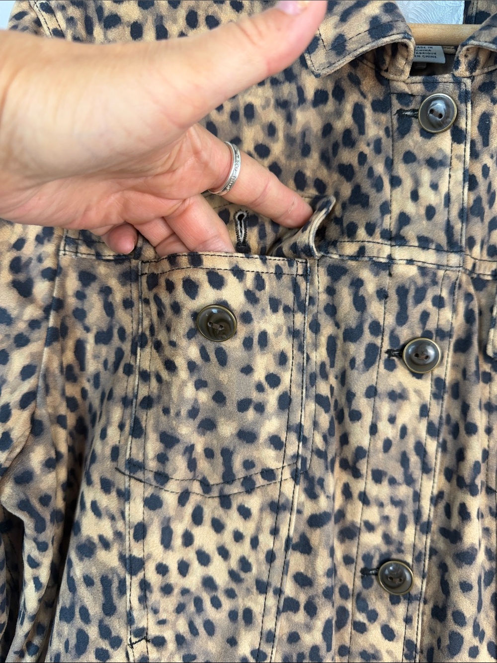 Tommy Bahama Salina Sands Cheetah Print Trucker Jacket in Golden Honey Medium - Picture 7 of 16